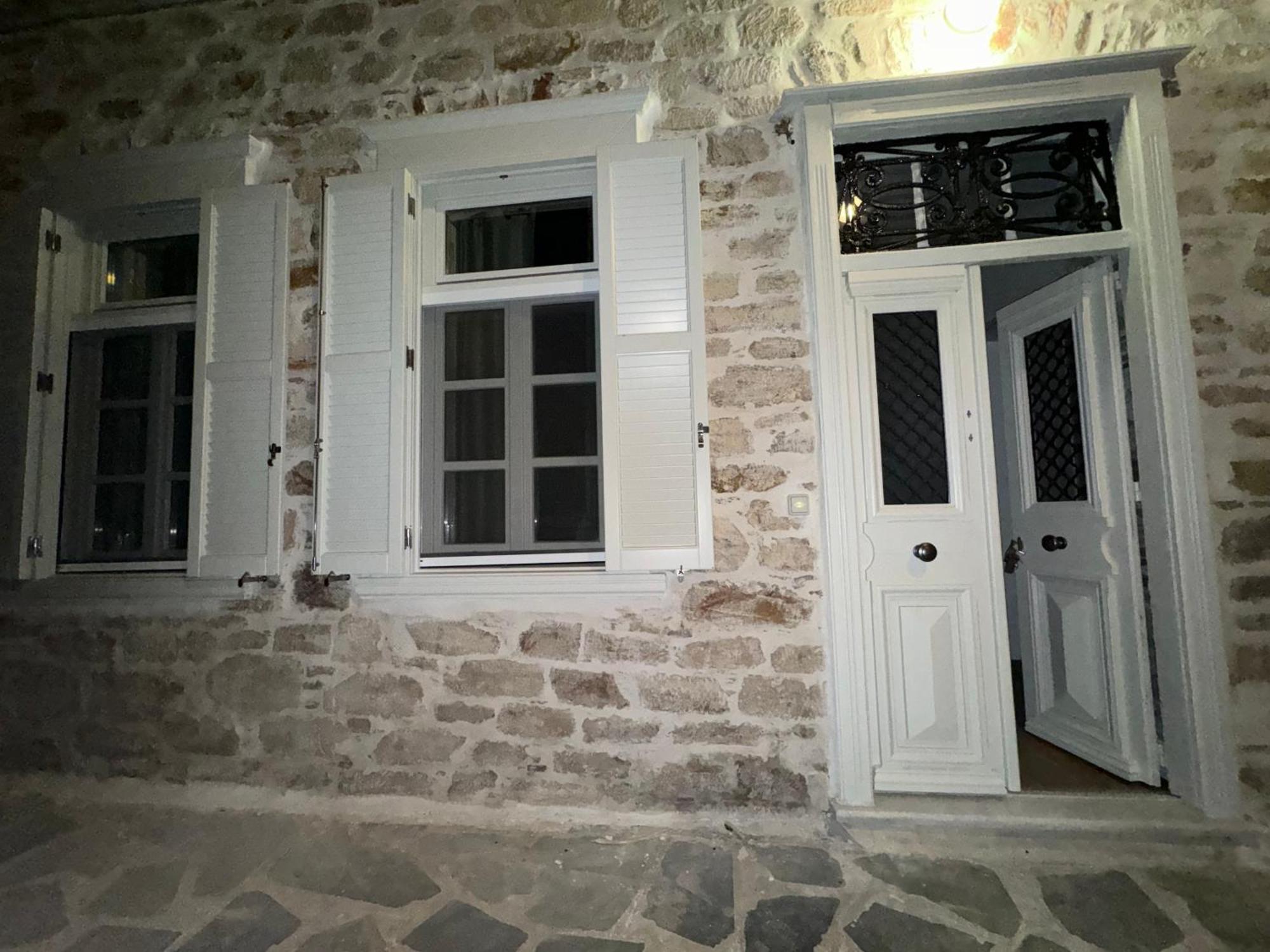 Aura Syros - Semeli *